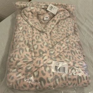 Womens pink cheetah print robe in L/XL